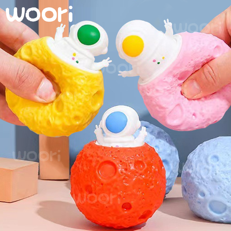 Squeeze Astronauts Planet TPR  - Party Games Adults Funny recension och pris